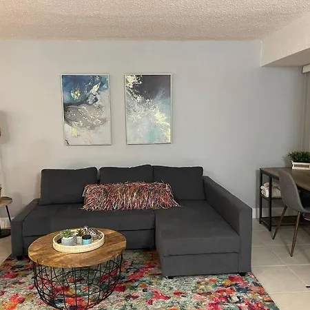 Lovely 2-Bedroom Condo With Pool And Gym